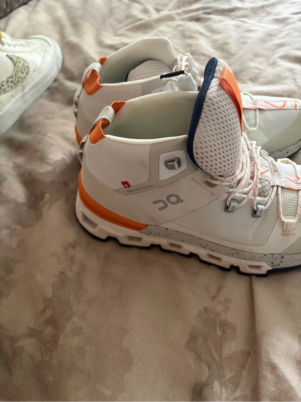 On Running Kids Hi-Top Sneakers in White and Orange